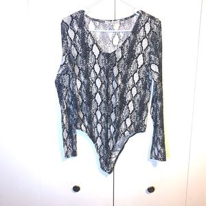 Eye Candy ! Size 1x ! Black and white ! Bodysuit